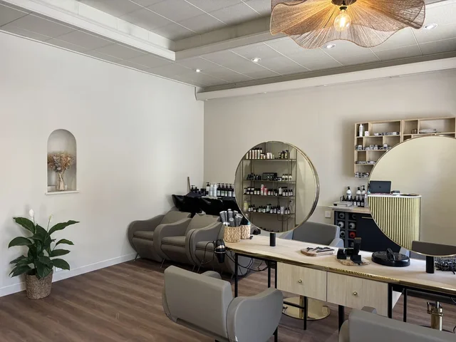 Le Salon de Maya , salon de coiffure à Millau